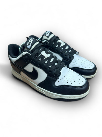 Nike Panda Dunks